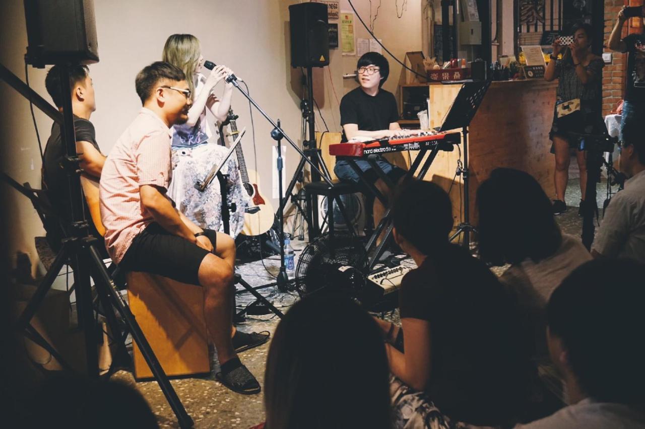 62巷背包客棧 Lane62 Hostel Longjing Ngoại thất bức ảnh